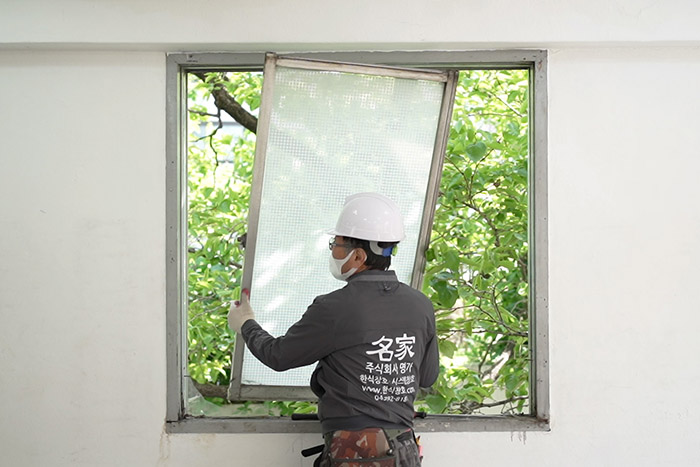 1. 기존창호 문짝제거